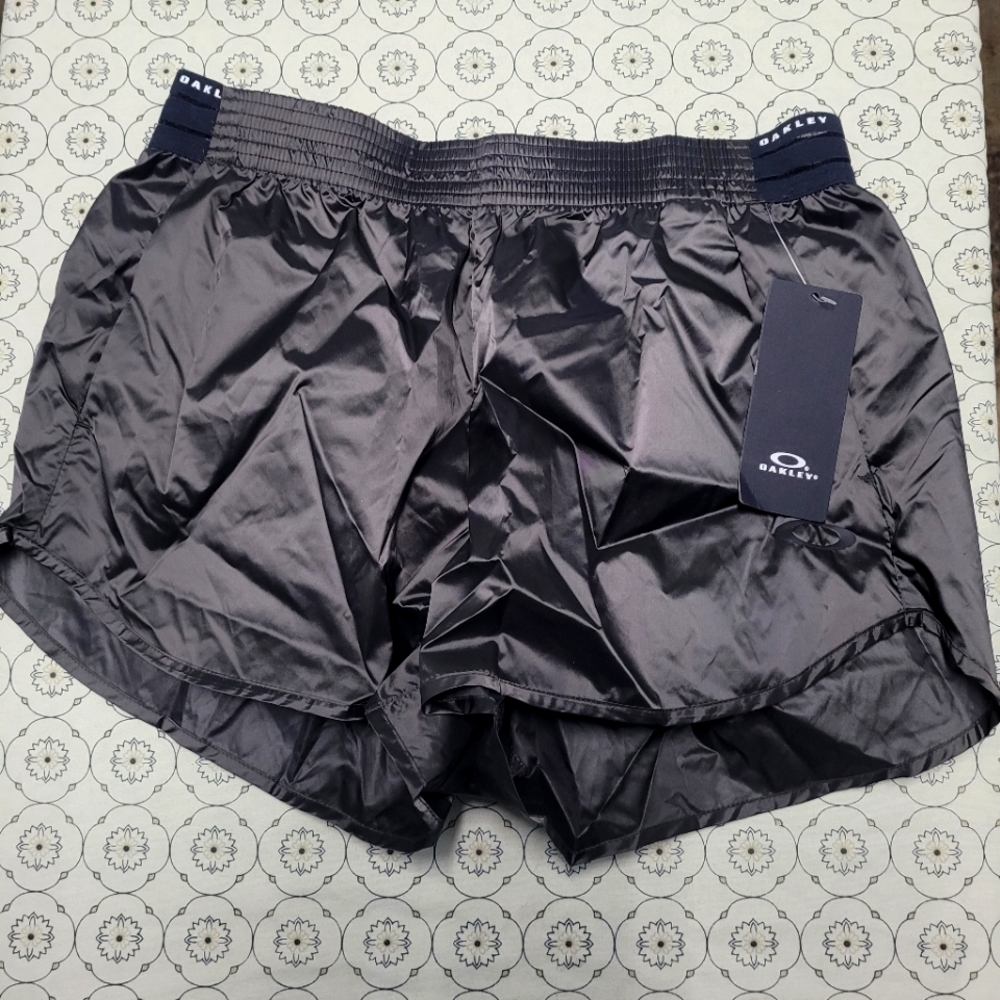 NWT Women's Oakley Luxe Shorts Black Size Small